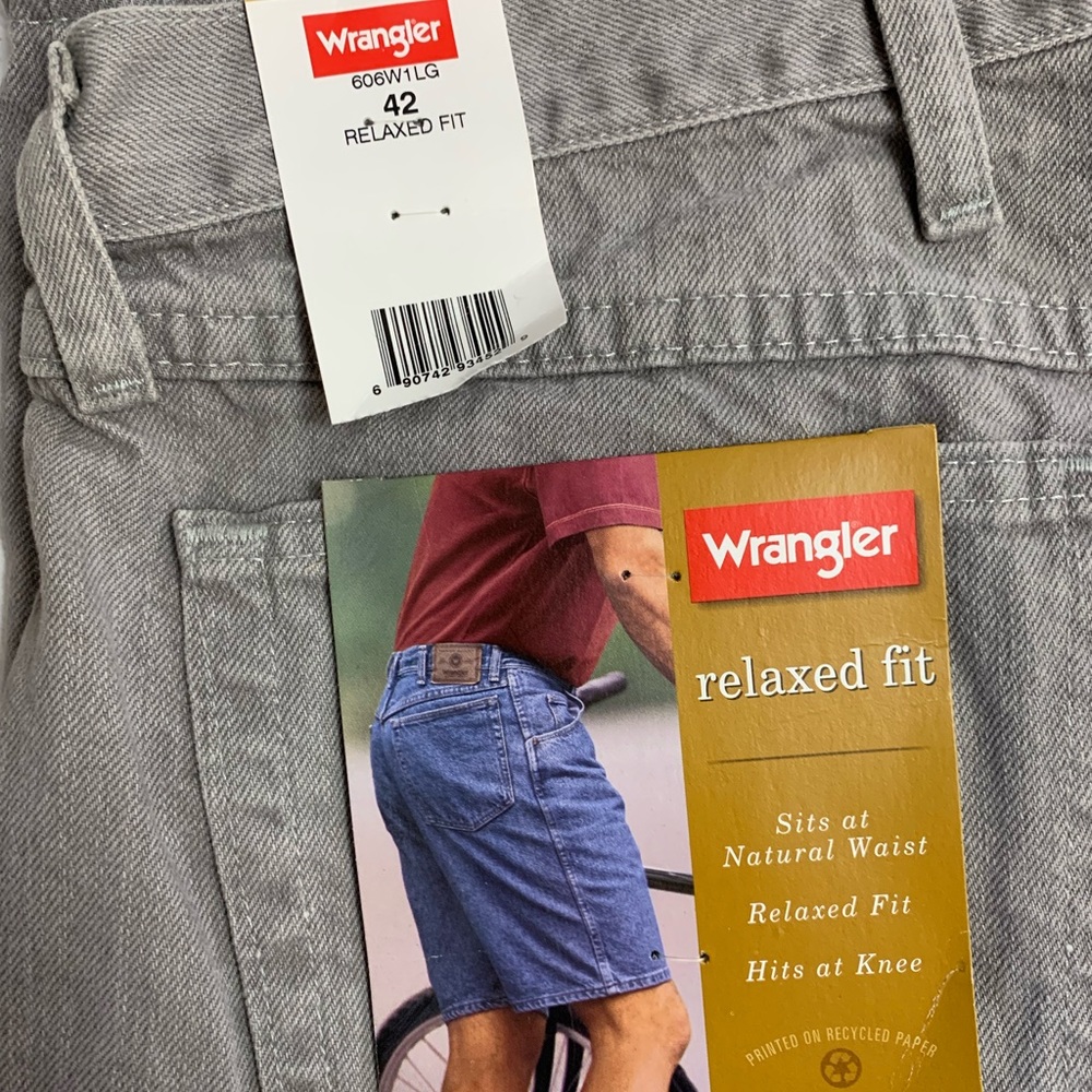 NWT men’s Wrangler relaxed fit shorts